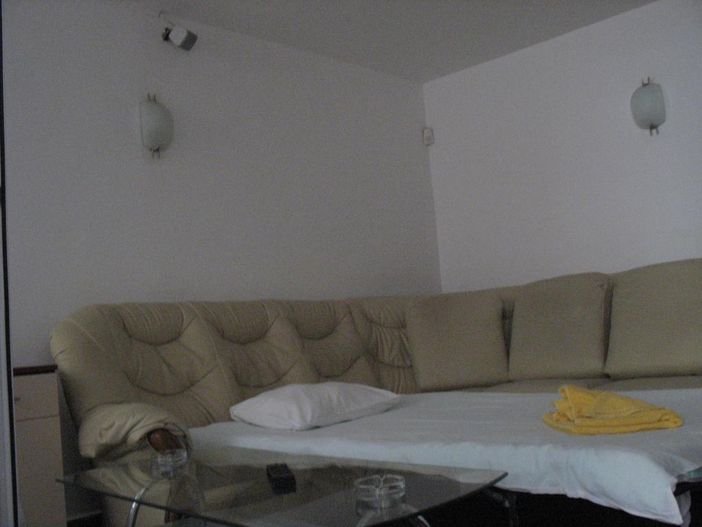 Milennia Family Hotel Slăntjev Brjag Rum bild